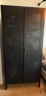 Webbing rotan diepe kast zwart (kwantum?). Veel opbergruimte, Huis en Inrichting, Kasten | Kledingkasten, Met plank(en), Gebruikt