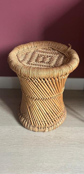 Vintage ronde bamboe kruk  beschikbaar voor biedingen