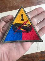 WO2 Amerikaans 1st Armored Division Patch whiteback, Verzamelen, Militaria | Tweede Wereldoorlog, Verzenden, Nederland, Embleem of Badge