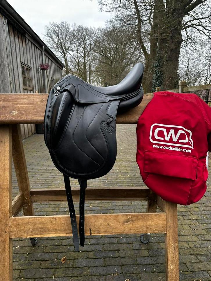 CWD dressuurzadel, Dieren en Toebehoren, Paarden en Pony's | Zadels, Zo goed als nieuw, Dressuur, Ophalen of Verzenden