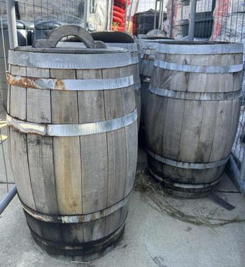 24 kastanjehouten regentonnen – 100 liter beschikbaar voor biedingen