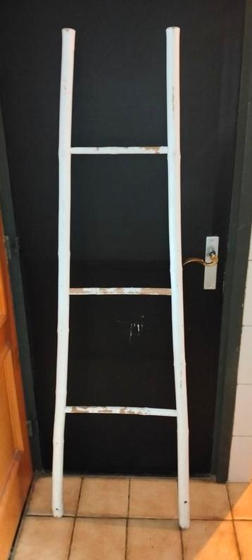 Leuke brocante ladder beschikbaar voor biedingen