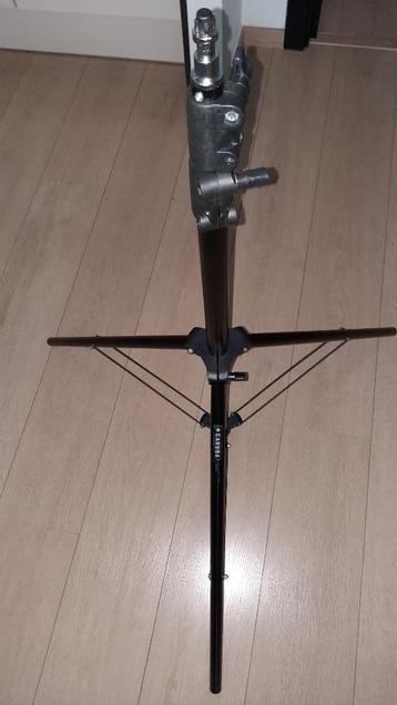 2 x CARUBA LS-2 LAMPSTATIEF GEVEERD 256CM beschikbaar voor biedingen