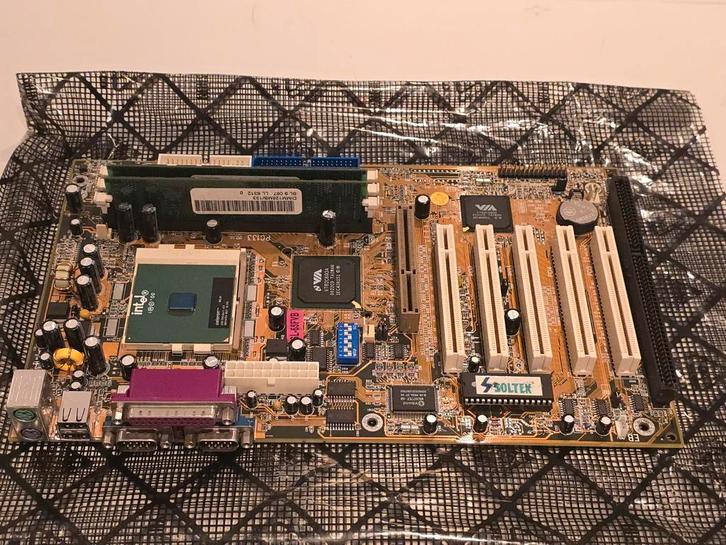 Soltek SL-65FVB Moederbord - Socket 370, Computers en Software, Vintage Computers, Ophalen of Verzenden