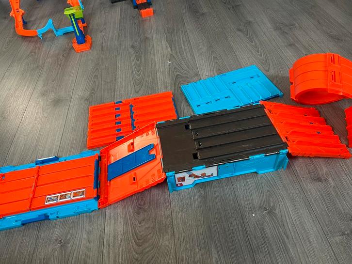 Hot Wheels Track Builder Race Crate, Kinderen en Baby's, Speelgoed | Racebanen, Zo goed als nieuw, Handmatig, Hot Wheels, Ophalen of Verzenden