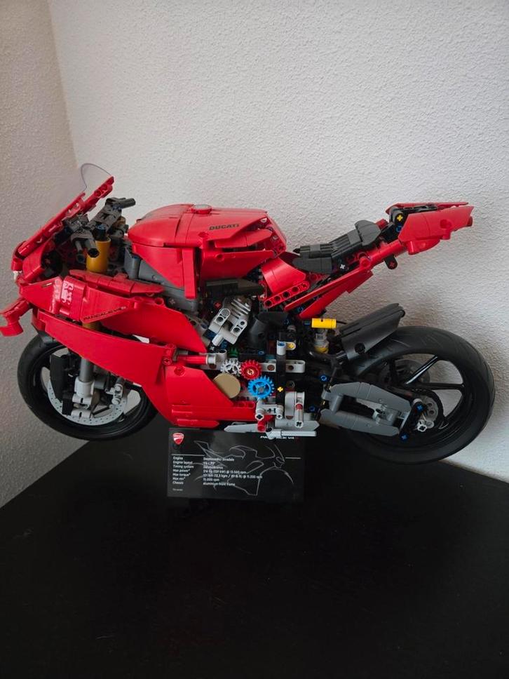 LEGO Technic Ducati Panigale V4 S (42107)  Compleet met doos, Kinderen en Baby's, Speelgoed | Duplo en Lego, Zo goed als nieuw