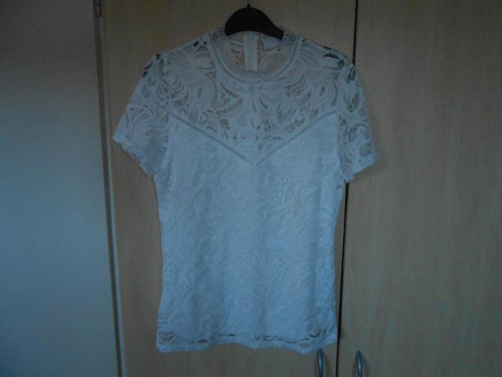Prachtige kanten top maat M Vila, Kleding | Dames, Tops, Zo goed als nieuw, Maat 38/40 (M), Wit, Korte mouw, Ophalen of Verzenden