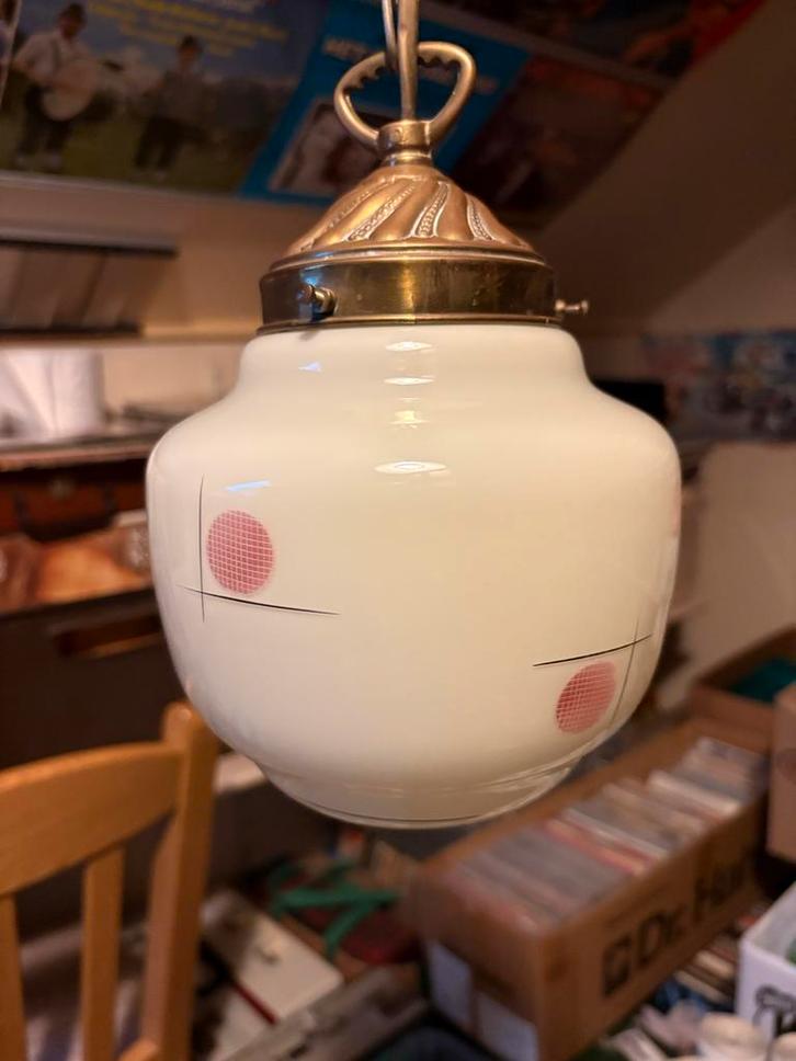 Vintage hanglamp met bolvormige kap, Huis en Inrichting, Lampen | Hanglampen, Zo goed als nieuw, 50 tot 75 cm, Glas, Ophalen of Verzenden