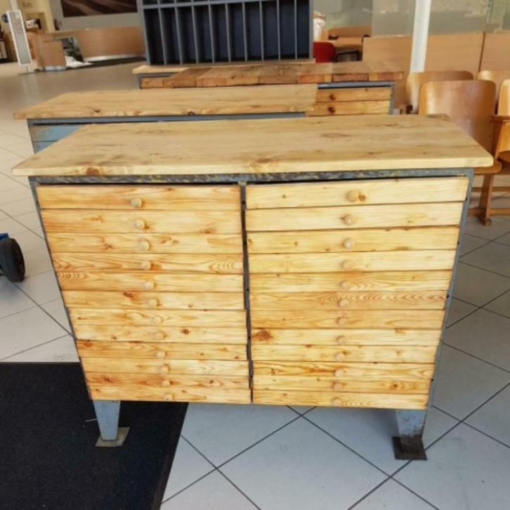 Stoere stalen ladekast , werkbank , dressoir, Huis en Inrichting, Kasten | Ladekasten, Gebruikt, 100 tot 150 cm, 50 tot 100 cm