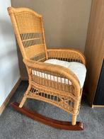 Rotan Schommelstoel, Huis en Inrichting, Stoelen, Ophalen, Bruin, Riet of Rotan, Zo goed als nieuw