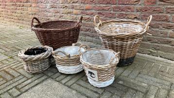 Set manden / bloembakken, diverse diameters, setprijs €22.50 beschikbaar voor biedingen