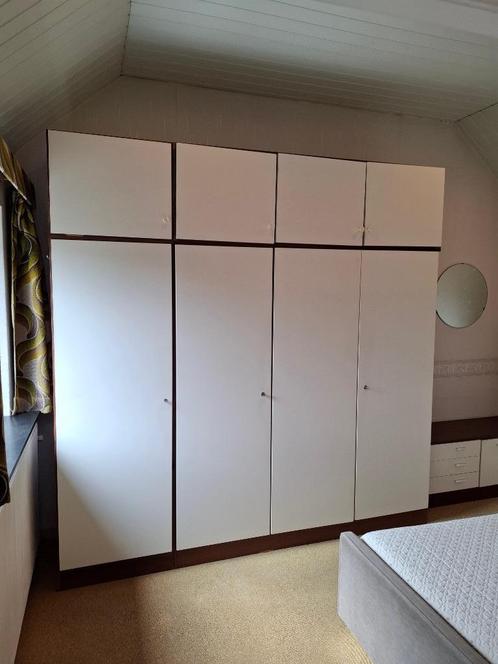 Grote kledingkast bestaande uit 8 compartimenten (8 deuren), Huis en Inrichting, Kasten | Kledingkasten, Gebruikt, 200 cm of meer
