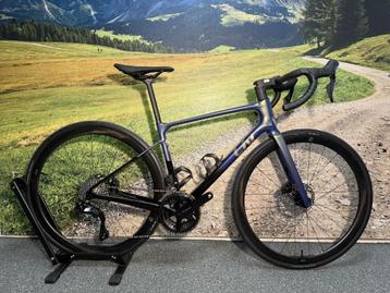 ** LIV Avail Advanced 0 S 2025 R7170 105 DI2 Dames € 3.999,- beschikbaar voor biedingen