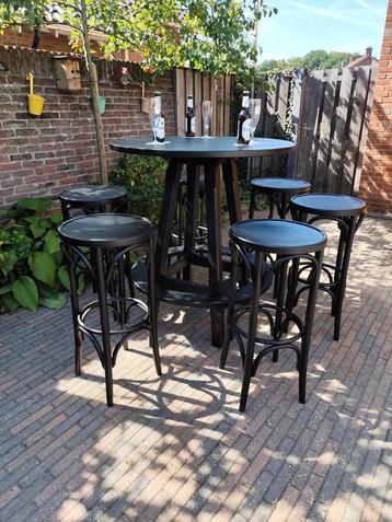 Barkrukken Thonet statafel  beschikbaar voor biedingen