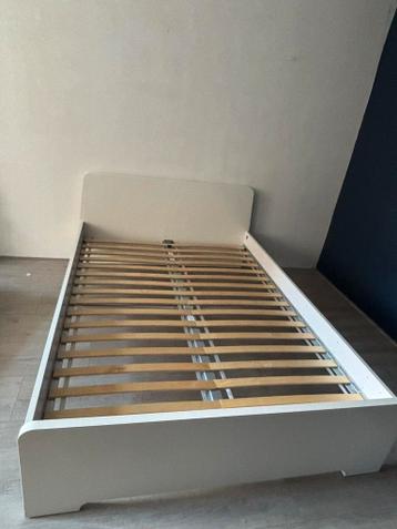 Ikea bed frame 140 x 200 - afbeelding 1