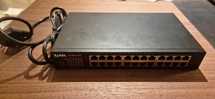 Zyxel switch GS1900-24E, Computers en Software, Netwerk switches, Zo goed als nieuw, Ophalen of Verzenden