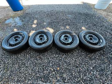 Ford focus Stalen velgen Continental Winterbanden 205/60/16 beschikbaar voor biedingen