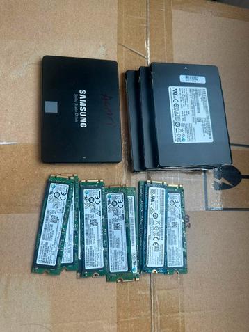 3x sata ssd 256gb 9x m2 ssd 256gb en 128gb sata beschikbaar voor biedingen