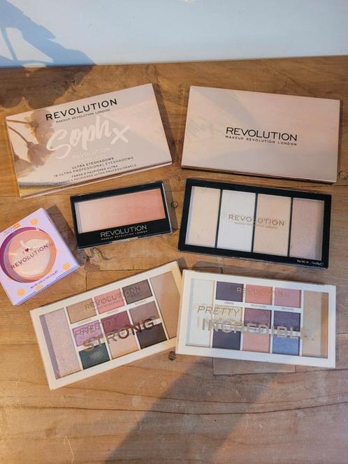 Makeup Revolution 6 palettes & blush, Sieraden, Tassen en Uiterlijk, Uiterlijk | Cosmetica en Make-up, Nieuw, Make-up, Ophalen of Verzenden