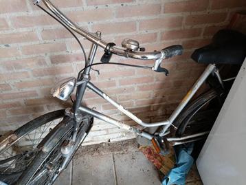 Twee damesfietsen, onderhoudsbeurt nodig beschikbaar voor biedingen