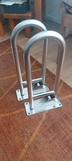 Te koop: 2 rvs wc ophangbeugels/ steunen,opklapbaar, Muziek en Instrumenten, Ophalen of Verzenden, Zo goed als nieuw, Overige typen