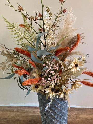 Zijdebloem Boeket Herfst met Stoere Vaas beschikbaar voor biedingen
