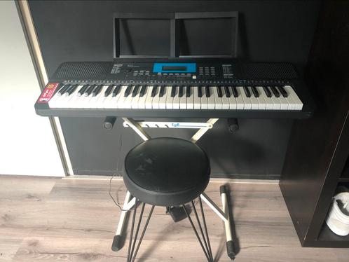 Keyboard met standaard en kruk, Muziek en Instrumenten, Keyboards, Gebruikt, 61 toetsen, Overige merken, Met standaard, Ophalen