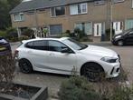 BMW 1-Serie 120i 178pk Aut 2021 Wit, Auto's, 730 kg, 74 €/maand, Zwart, 4 cilinders