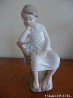 Lladro Jongen op een boomstronk #4876, Ophalen of Verzenden, Zo goed als nieuw, Mens
