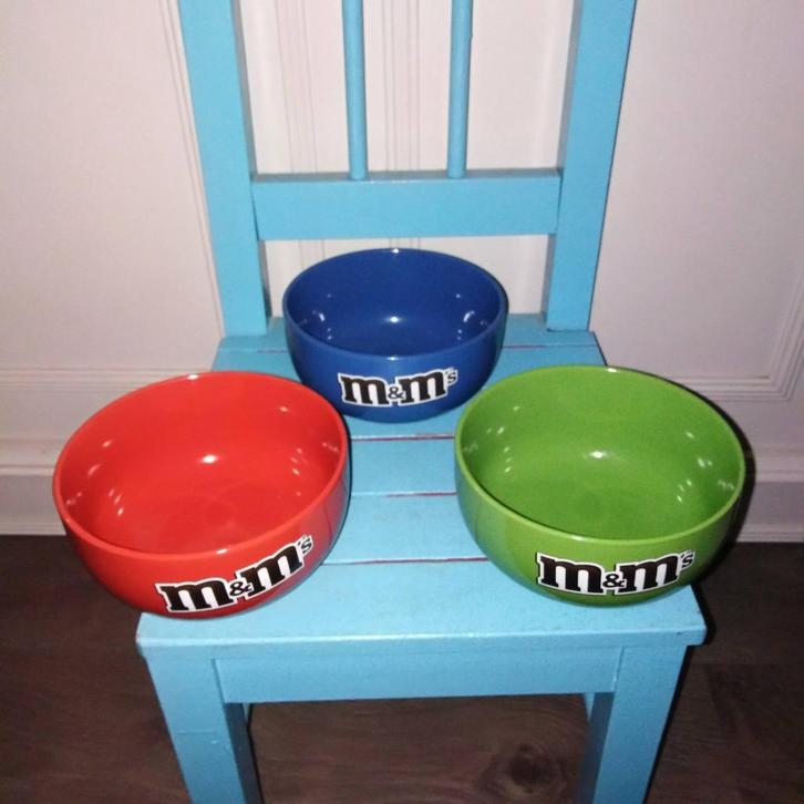 M&M's bowls: blauw, groen en rood oud model, Huis en Inrichting, Keuken | Servies, Gebruikt, Schaal of Schalen, Overige stijlen