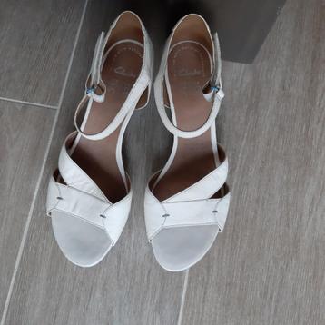 Clarks crèmekleurige open damesschoenen, Maat 42, als nieuw! beschikbaar voor biedingen