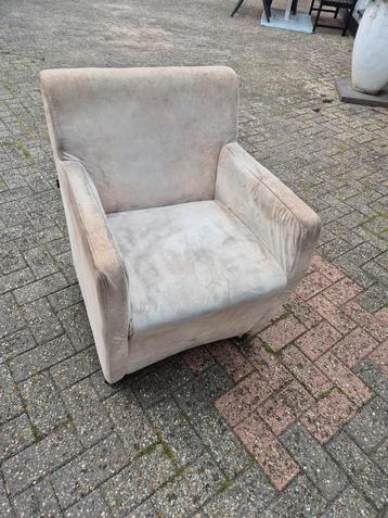 4 stoelen  beschikbaar voor biedingen