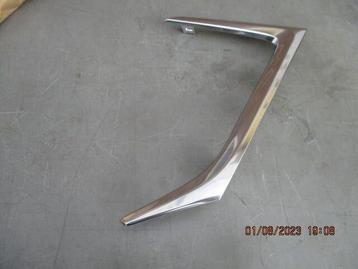 LEXUS NX 200T NX300 H  BUMPER SIERLIJST RECHTSACHTER beschikbaar voor biedingen