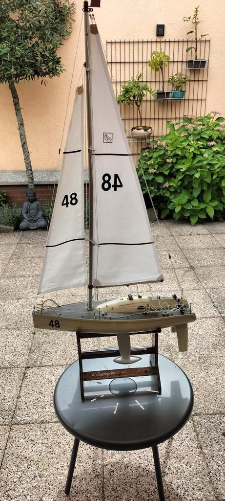 Rc racing sailboot 1:25 L'intrépide, Hobby en Vrije tijd, Modelbouw | Boten en Schepen, Zo goed als nieuw, Overige merken, Ophalen