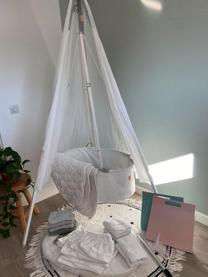 Overcomplete Leander hangwieg met standaard, Kinderen en Baby's, Babywiegjes en Ledikanten, Zo goed als nieuw, Wieg, Ophalen