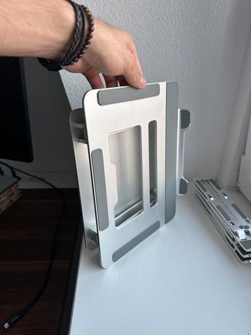 Laptop houders/standaard beschikbaar voor biedingen