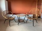 Vintage rotan set met 2 (kinder)stoelen en een tafeltje, Huis en Inrichting, Stoelen, Ophalen, Gebruikt, Twee, Bruin