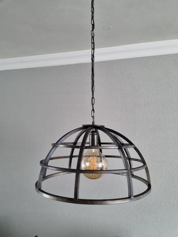 Industriele hanglamp beschikbaar voor biedingen