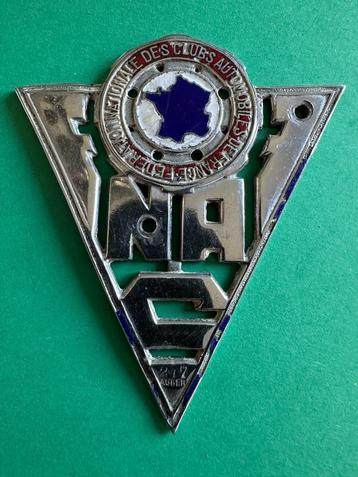 Federation Nationale Des Clubs Automobiles De France badge. beschikbaar voor biedingen
