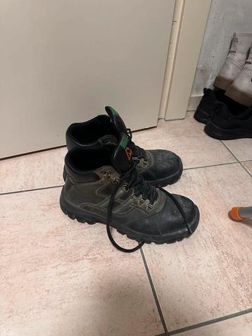 Werkschoenen met stalen neus beschikbaar voor biedingen