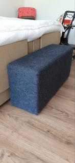 Mooie, Nog langwerpige Poef Kleur blauw, Ophalen, Zo goed als nieuw, Rond, Minder dan 50 cm