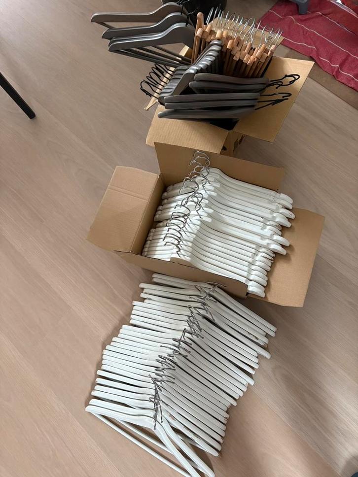 Ikea Bumerang kleerhangers 83 stuks, Kleding | Dames, Kledinghangers, Gebruikt, Hout, Volwassenen, Ophalen of Verzenden