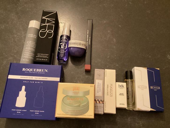 Verschillende producten adventskalender de Bijenkorf, Sieraden, Tassen en Uiterlijk, Uiterlijk | Cosmetica en Make-up, Nieuw, Gehele gezicht