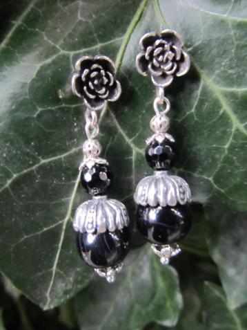 Oorbellen Sardonyx-Onyx bloem steker zilver beschikbaar voor biedingen