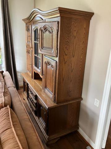 Eiken houten kast beschikbaar voor biedingen