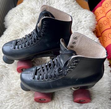 vintage rollerskates beschikbaar voor biedingen