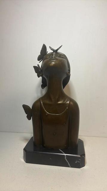 Meisje met vlinders - kunst beschikbaar voor biedingen