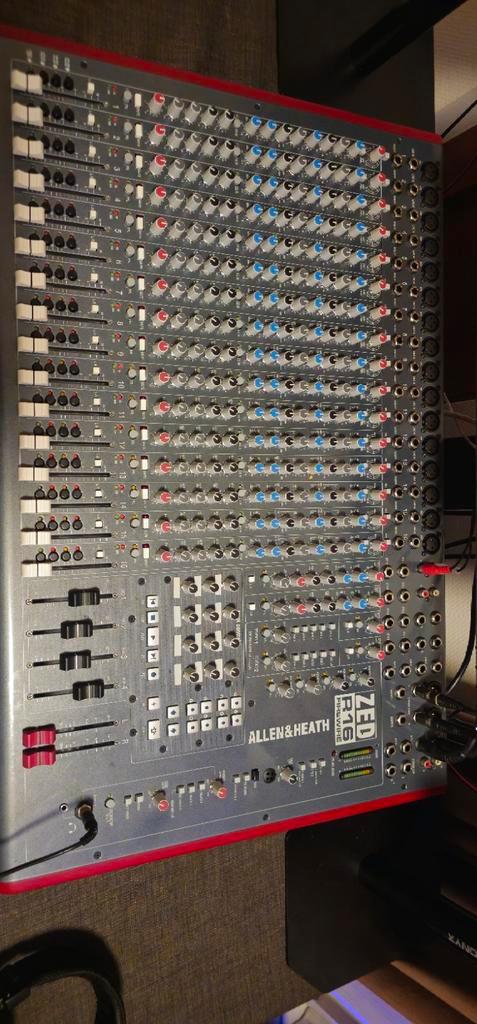 Allen & Heath Zed R16, Muziek en Instrumenten, Mengpanelen, Zo goed als nieuw, Ophalen of Verzenden