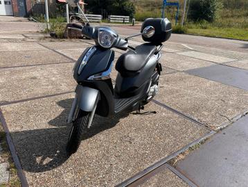 Piaggio liberty 2017 45km zeer nette staat beschikbaar voor biedingen