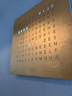 Nieuw Qlocktwo Gold Woordklok Design Klok 45 x 45, Digitaal, Nieuw, Ophalen of Verzenden, Qlocktwo